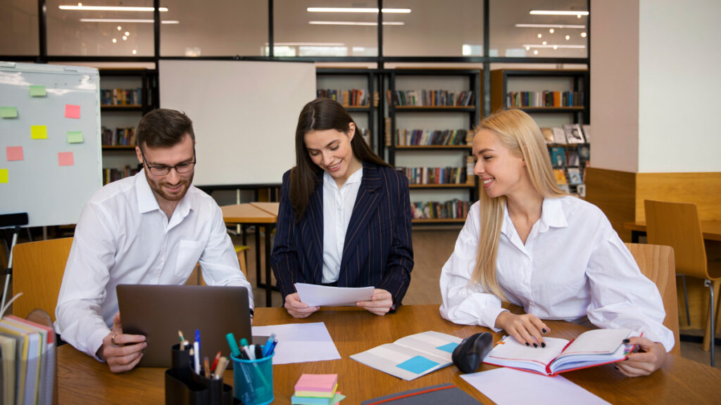 benefits of studying business management